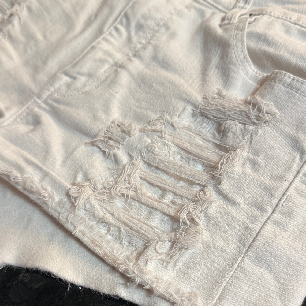 American Eagle Outfitters Women's Ripped Cream Jean Shorts - Picture 5 of 5
